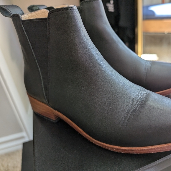 Nisolo Eva Chelsea Boot Black - Picture 5 of 9